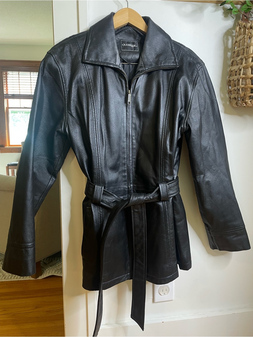 VTG Outbrook Belted Fitted Leather Black Women's Jacket Small